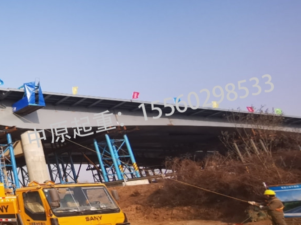 钢箱梁拼接完成